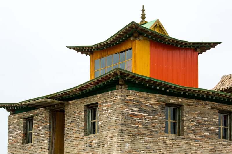 Vestiges du monastère Ongi au pied de la montagne Saikhan Ovoo