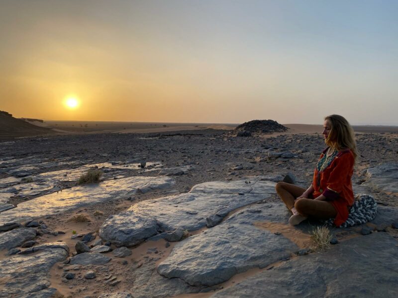 Méditation dans le désert Marocain